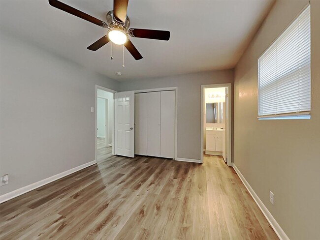 Building Photo - 3 BR/1.5BA | Renovated Single Family Home | 1-Car Carport | Fenced backyard!