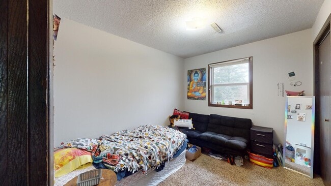 Building Photo - 3 bed duplex on Ontario