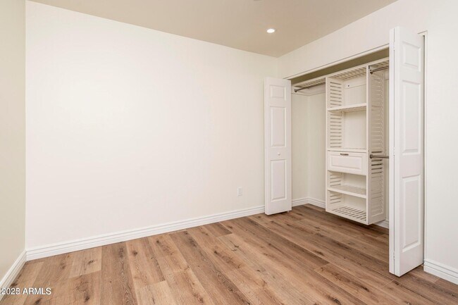 Building Photo - 6016 E Evans Dr
