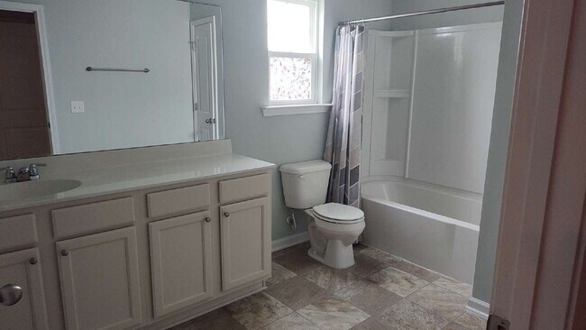 Building Photo - Spacious Home in a Gated Community!!!