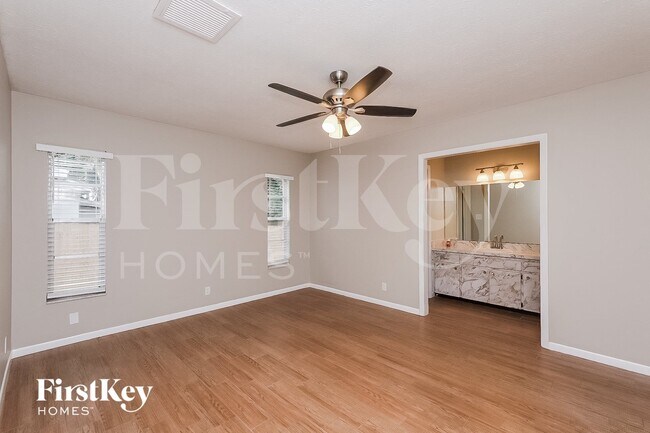 Building Photo - 2210 Boxwood Way