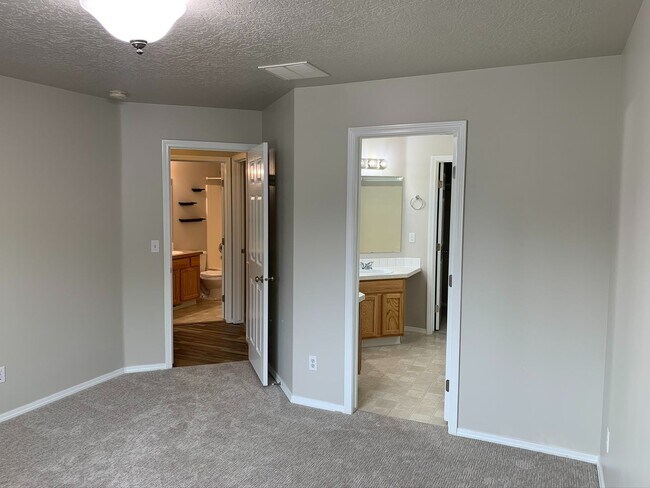 Building Photo - Great 3 bed 2 bath home in a the quiet Rai...