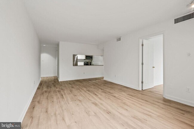 Building Photo - 601 24th St NW