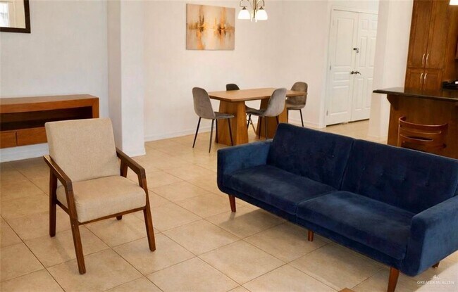 Building Photo - 16 Mimosa St