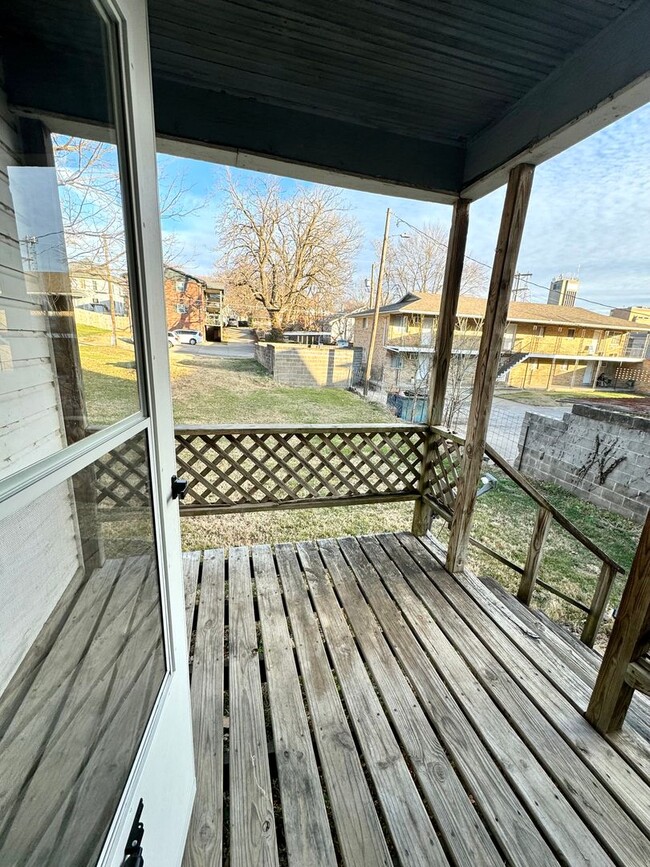 Building Photo - 4 Bedroom / 2 Bath House - Near SEMO's Cam...