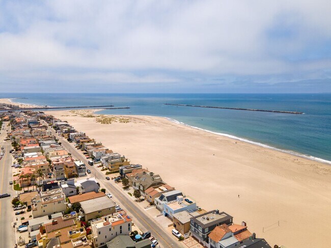 Building Photo - 3525 Ocean Dr