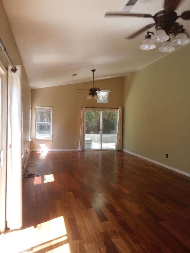 Building Photo - House - Now accepting applications!