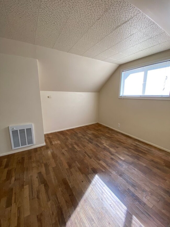 Building Photo - Cozy 3 Bedroom, 1 Bathroom Home with Spacious Back Yard.