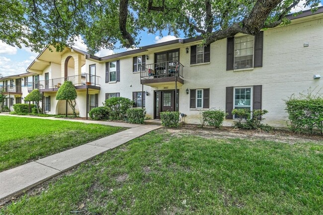 Building Photo - 4002 Ridglea Country Club Dr