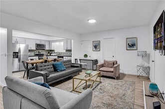 Building Photo - 977 SW 10th St