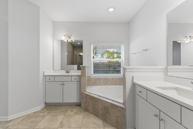 Building Photo - 454 Willow Lake Dr