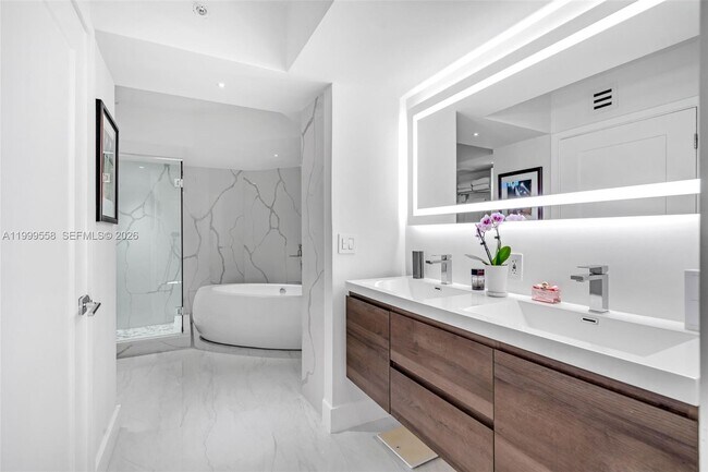 Building Photo - 6301 Collins Ave