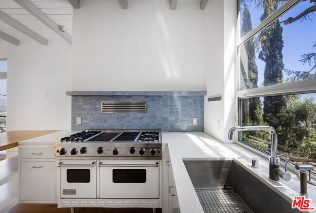 Building Photo - 631 Cross Ave