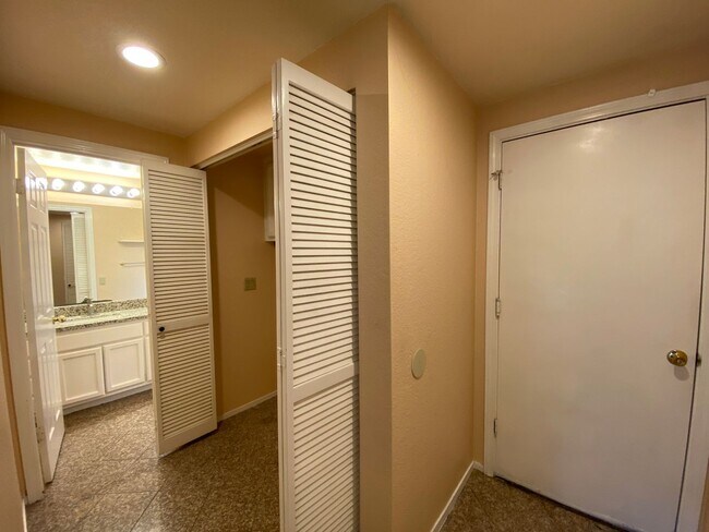 Building Photo - Spacious 2-Story in Laguna Park Village