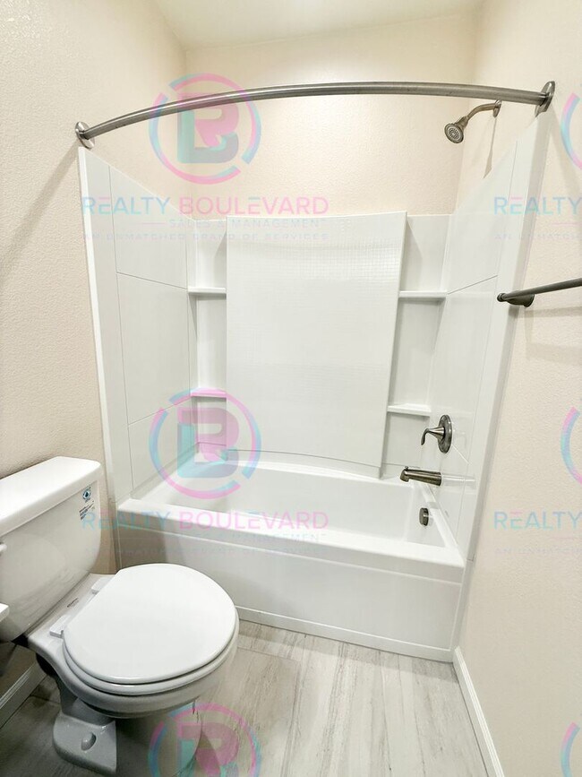 Building Photo - Modern Comfort and Convenience: Stylish 2-Bedroom 2.5 Bathroom Condo in Carson City
