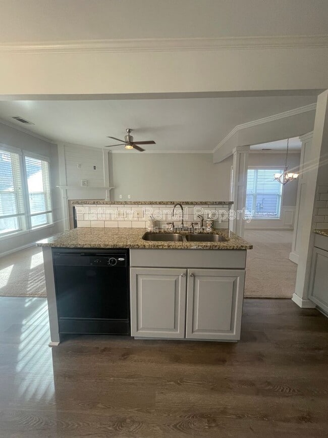 Building Photo - 5545 Weddington Dr