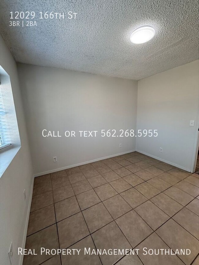 Building Photo - Three Bedroom Two Bath Home for Rent in No...