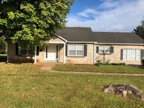 Building Photo - Great spacious home on Nutwood!