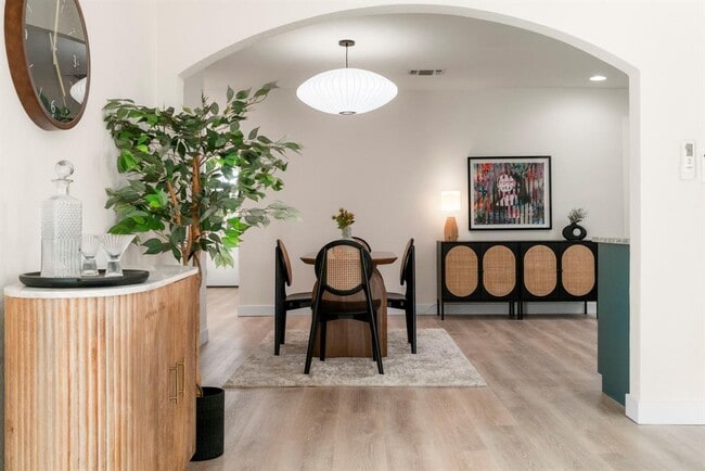 Building Photo - 5313 Wellington Dr