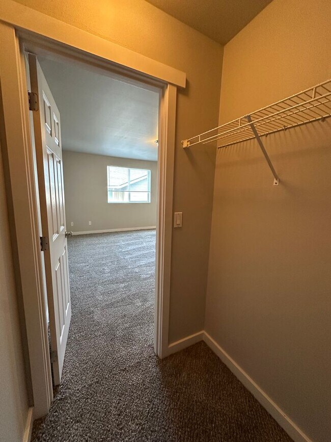 Building Photo - Juniper Ave 4-Plex (Juniper Prop.) - 02900-JUNI-00