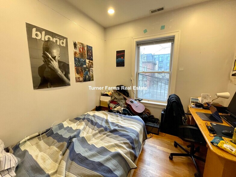 Building Photo - 721 Parker St