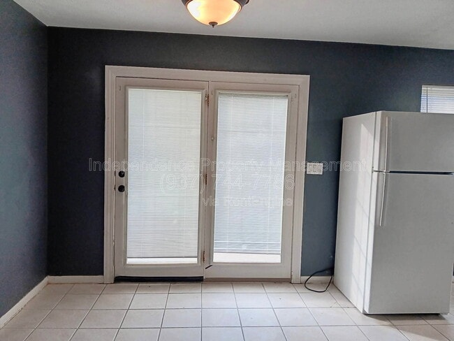 Building Photo - 1173 Navaho Dr