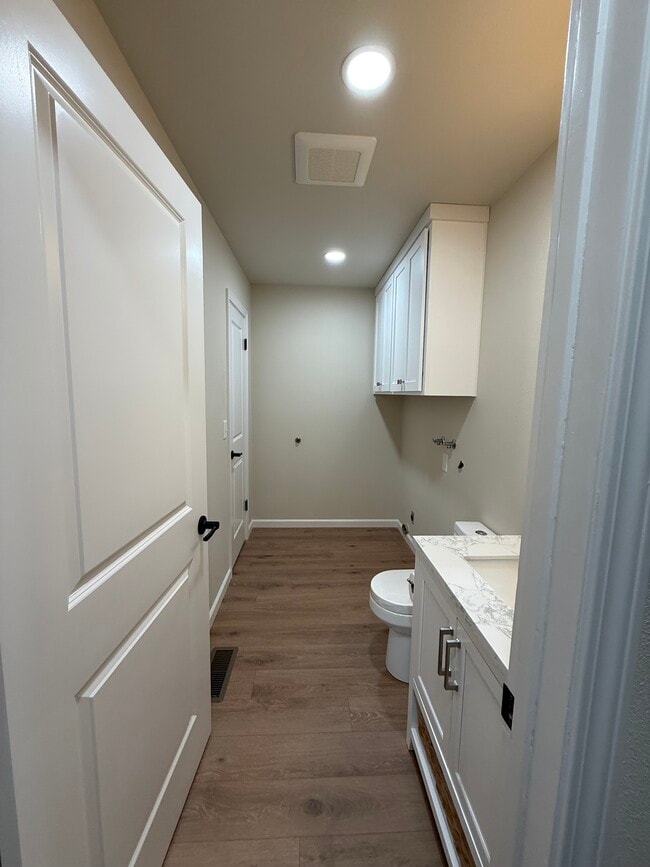 Building Photo - 1127 Dover Dr