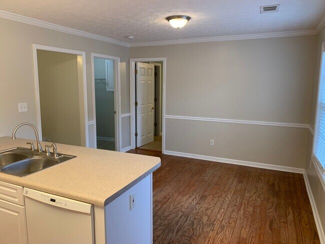 Building Photo - Cute 3/2 Home in Ogletree Village