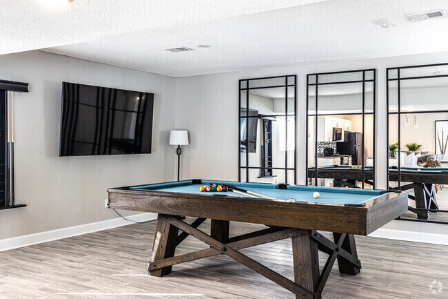 Clubhouse - The Onyx at 67