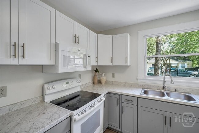 Building Photo - 405 S Baldwin Cir