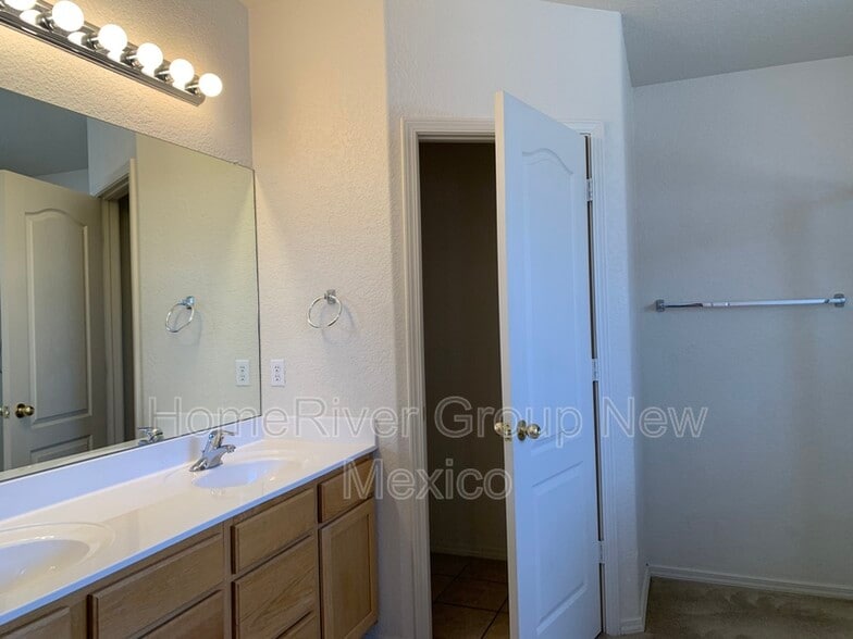 Building Photo - 1117 Toscana Dr SE
