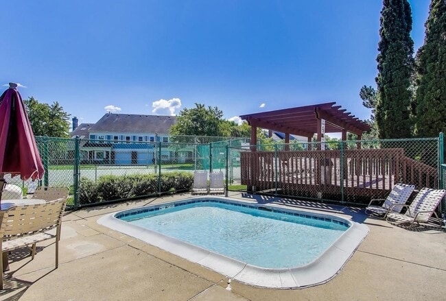 Building Photo - 2462 E Towne Blvd