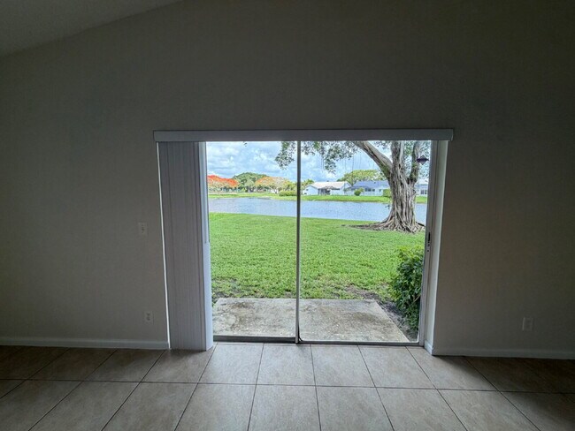 Building Photo - Beautiful Home with Large Great Room!