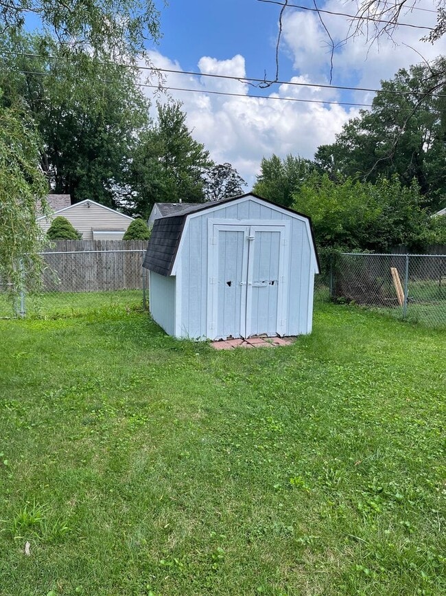 Building Photo - 3B/1B House for Rent