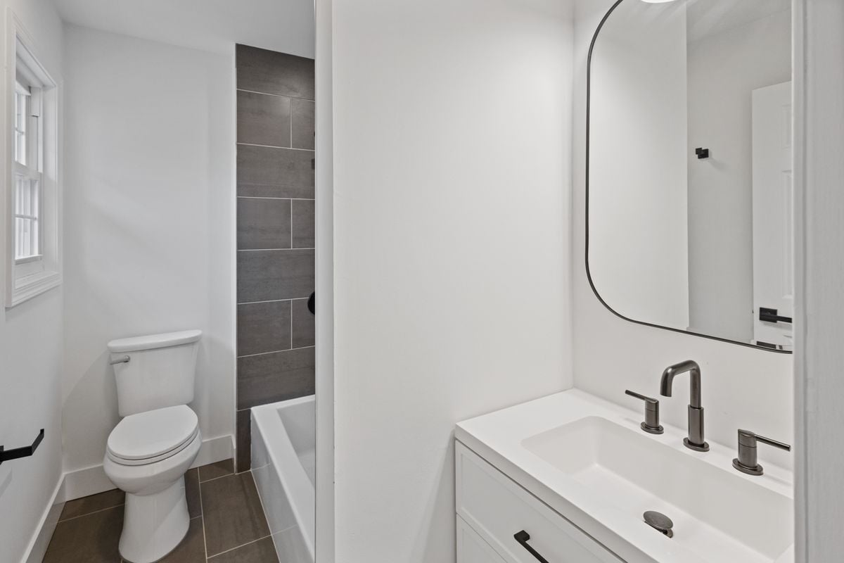 Building Photo - 5 Exeter Ct