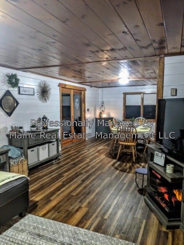 Building Photo - 107 Pine Trail