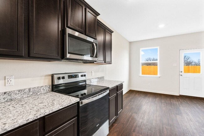 Building Photo - 719 Wonderland Trail