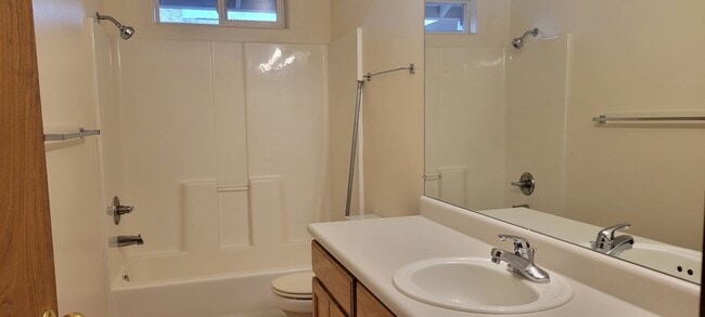 Building Photo - 2210 SW Bridge St