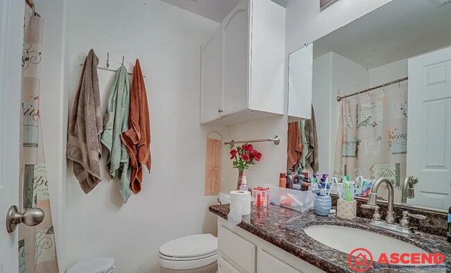 Building Photo - Spacious 5BD/2BA Home in Bakersfield's 93312 — Pool, Solar & Small Pets Welcome!