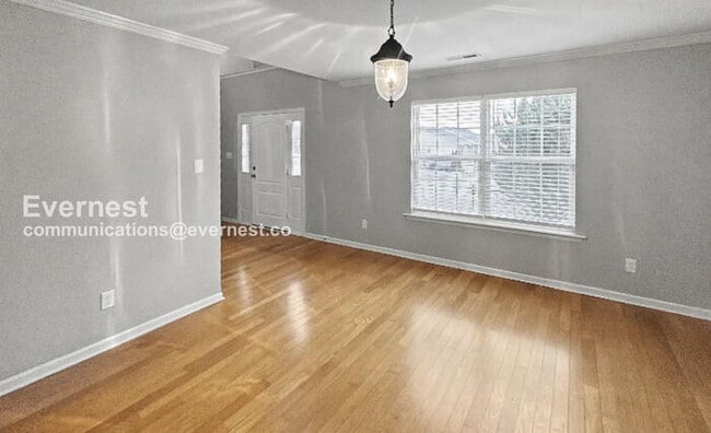 Building Photo - 4800 Inglewood Ct SE