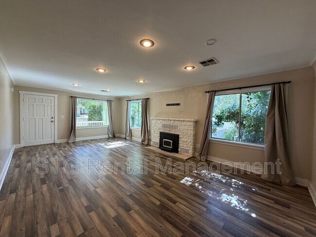 Building Photo - 337 W 200 N