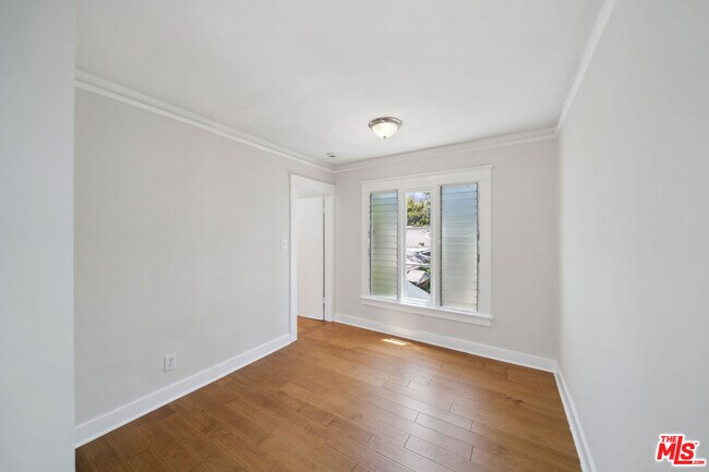 Building Photo - 1239 Havenhurst Dr