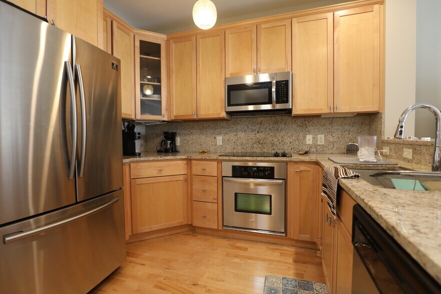 Building Photo - 59 Walpole St