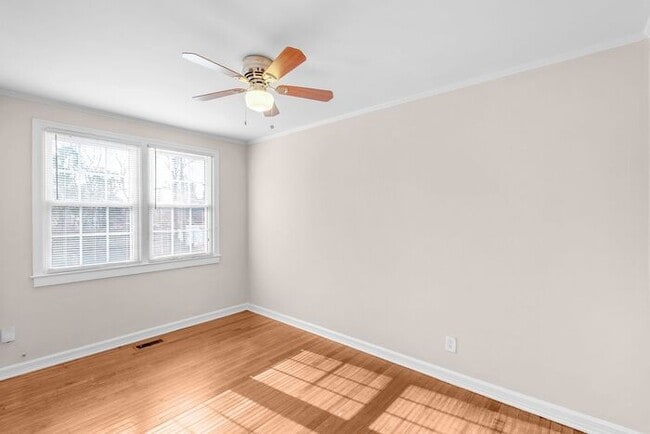 Building Photo - Gorgeous 2BR/1BA Duplex near Selwyn and Park Rd Hotspots!