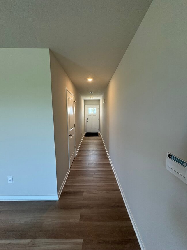 Building Photo - 1069 Daisy Ln