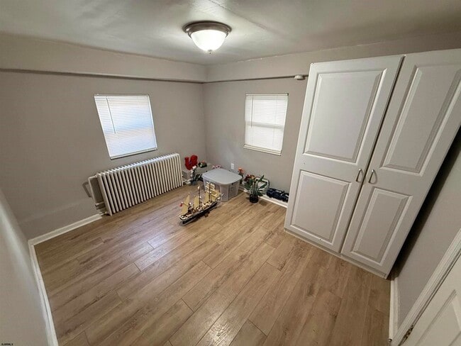 Building Photo - 105 N Richards Ave