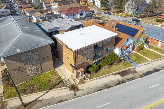 Building Photo - 12510 Vincennes Rd