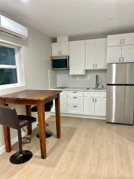 Primary Photo - 329 E 219th St