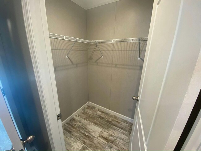 Building Photo - 129 Zimmer Dr W
