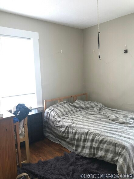 Building Photo - 357 Windsor St